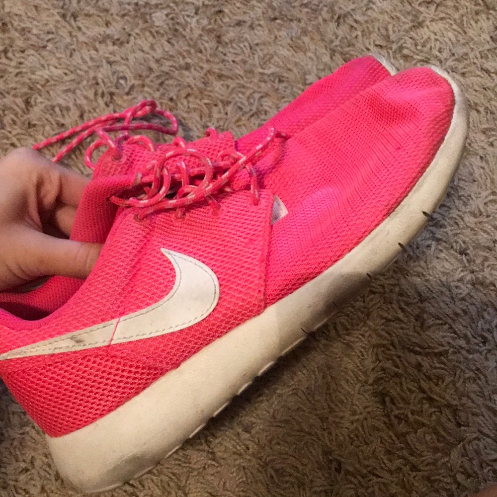 Nike roche tennis shoes